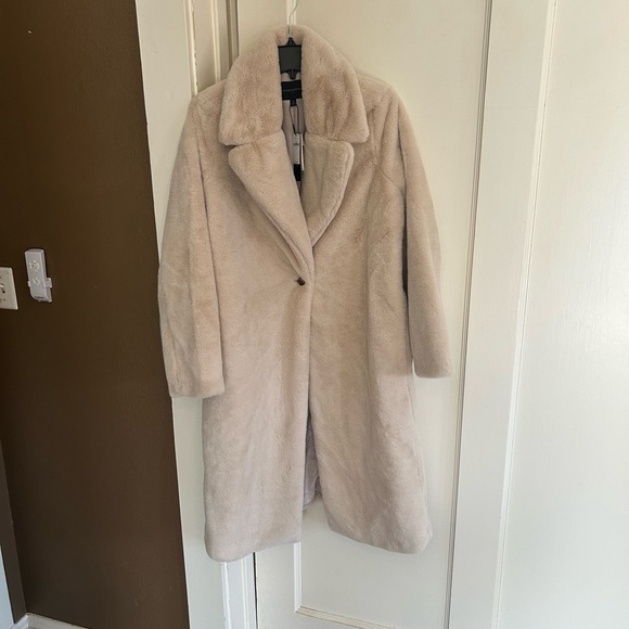 Banana Republic Jackets & Blazers - NWT Banana Republic Cream Teddy Jacket in Size Medium